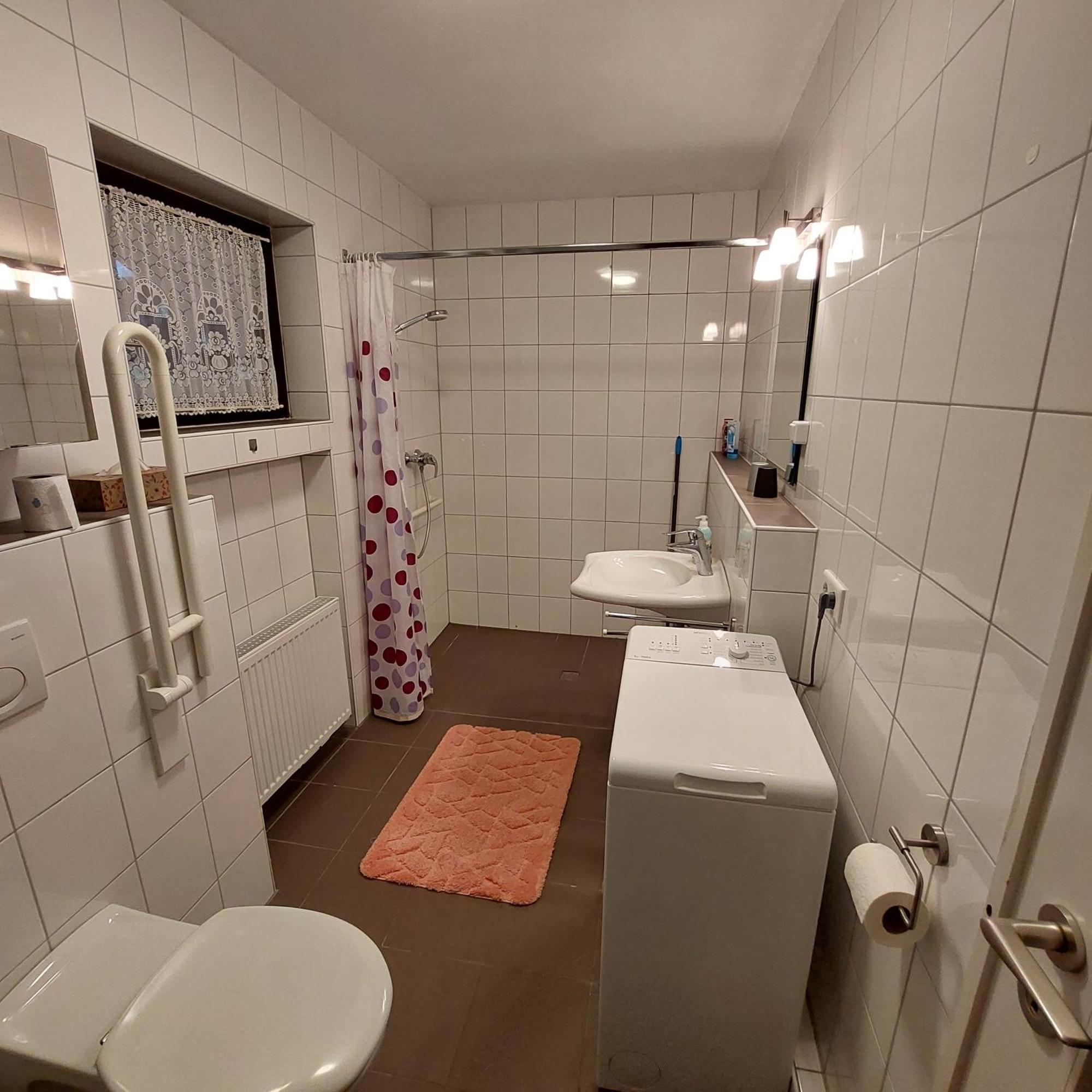 Grosszuegige Wohnung Mit Terrasse Wuerzburg, Zell Zell am Main Exterior photo